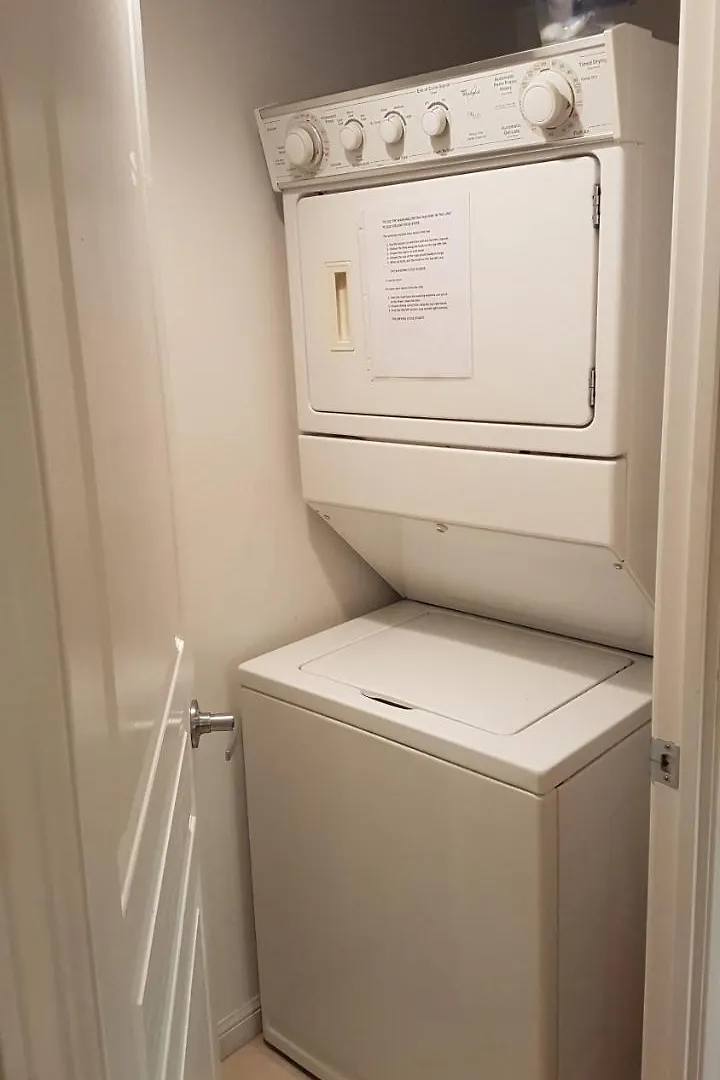 Toronto Luxury Accommodations - University Plaza Apartment