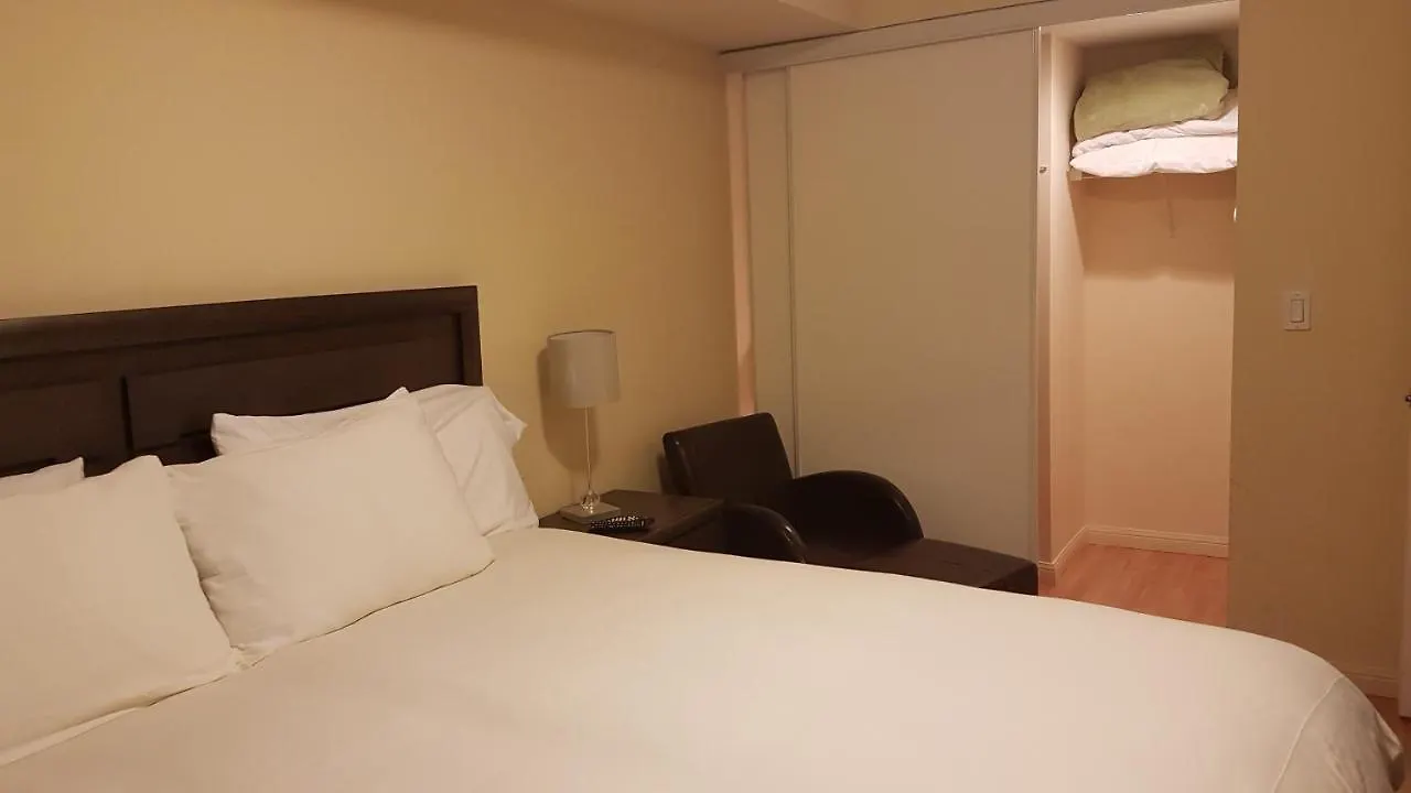 Toronto Luxury Accommodations - University Plaza