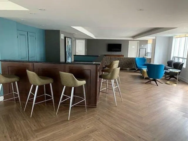 Toronto Luxury Accommodations - University Plaza 0*,  Canada